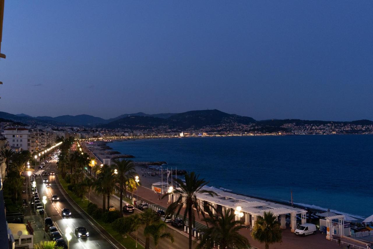 Vue Mer, Sur La Promenade Des *